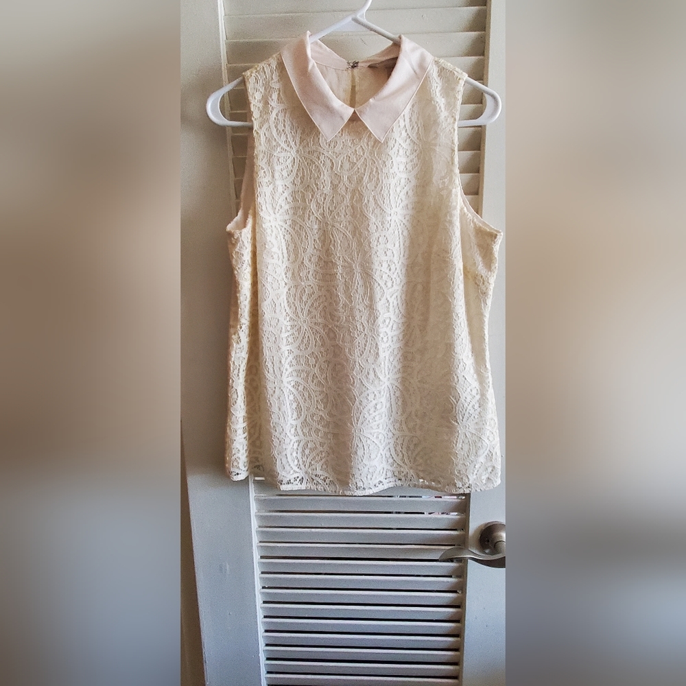 Banana Republic - Lace short sleeve top